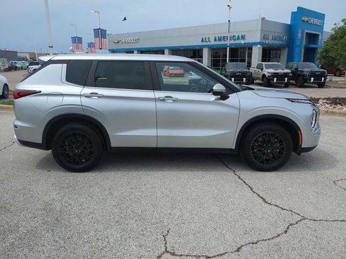 Used 2023 Mitsubishi Outlander SE FWD image 9