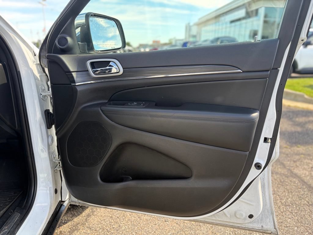 Used 2020 Jeep Grand Cherokee Limited AWD/4WD image 17