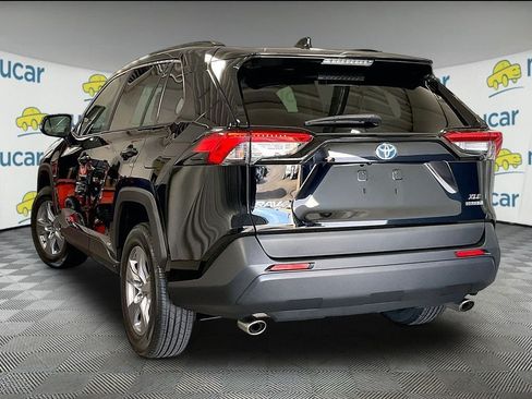 Certified 2022 Toyota RAV4 XLE w/ Convenience Package AWD/4WD image 4