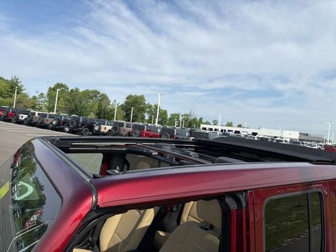 Used 2021 Jeep Wrangler Unlimited Sahara w/ Uconnect 4C Nav & Sound Group AWD/4WD image 38