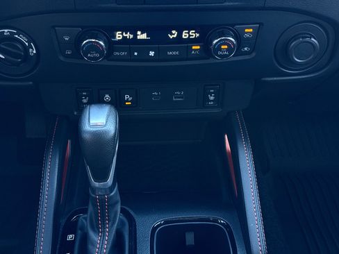 Used 2023 Nissan Frontier PRO-4X w/ Pro-4X Premium Package image 12