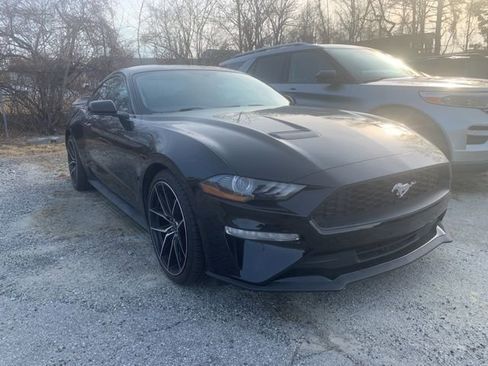 Used 2018 Ford Mustang Coupe image 2
