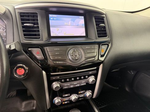 Used 2014 Nissan Pathfinder SV AWD/4WD image 13
