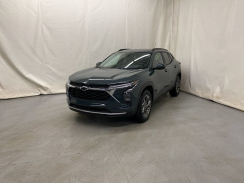 New 2026 Chevrolet Trax LT w/ Driver Confidence Package FWD image 2
