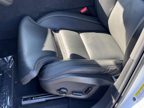 Used 2023 Volvo XC60 T8 Ultimate w/ Climate Package image 25