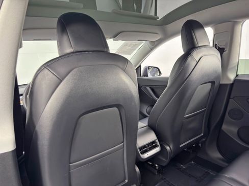 Used 2021 Tesla Model Y Long Range image 35