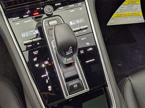 Used 2022 Porsche Panamera 4 image 36