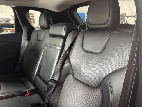Used 2019 Jeep Cherokee Limited AWD/4WD image 19