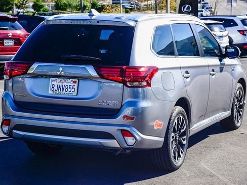 Used 2018 Mitsubishi Outlander 4WD Plug-In Hybrid image 7
