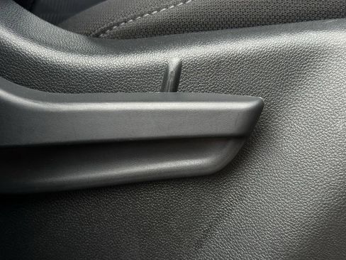 Used 2025 Chevrolet Equinox LT image 23