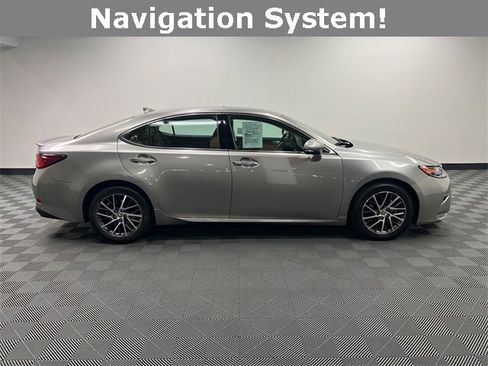 Used 2017 Lexus ES 350 image 4