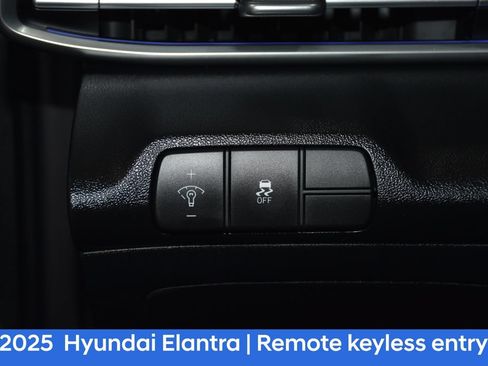 Certified 2025 Hyundai Elantra SEL FWD image 10