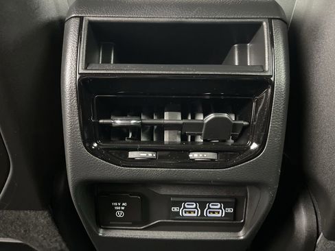 Used 2024 Jeep Grand Cherokee Altitude AWD/4WD image 24