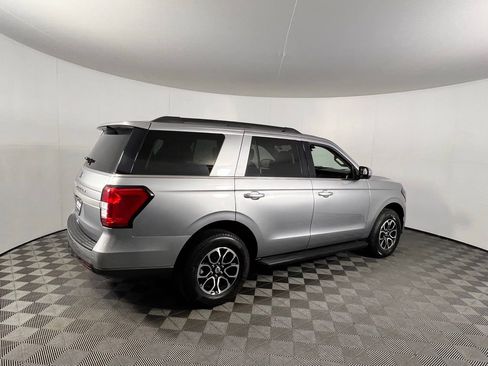 Used 2024 Ford Expedition XLT image 5