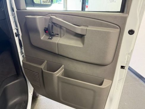 Used 2025 Chevrolet Express 3500 LT w/ LT Preferred Equipment Group RWD image 27