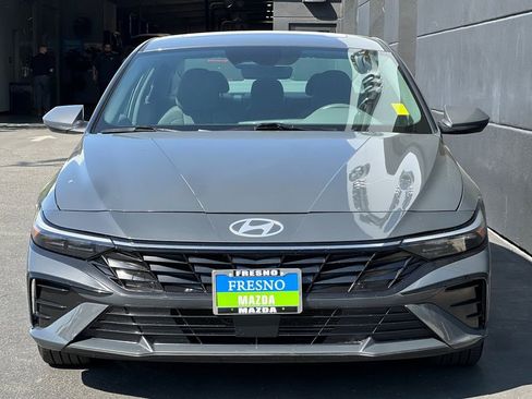 Used 2025 Hyundai Elantra SEL image 11