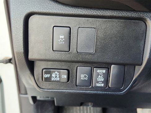 Used 2021 Toyota Tacoma TRD Off-Road w/ Technology Package image 21