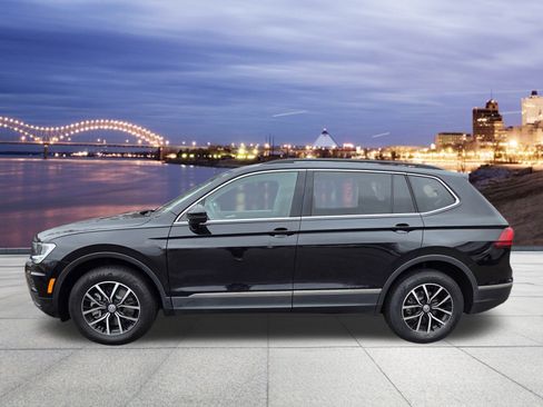 Used 2021 Volkswagen Tiguan SE image 2