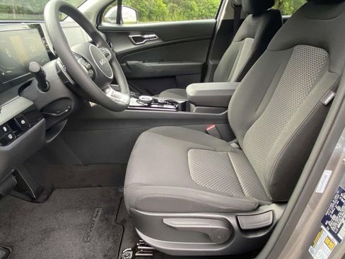 New 2025 Kia Sportage LX image 11