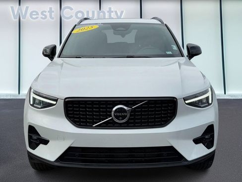 Certified 2025 Volvo XC40 B5 Plus image 10