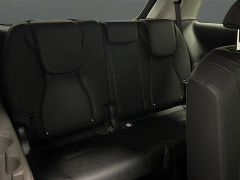 Used 2025 Kia Carnival FWD image 25