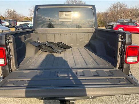 Used 2021 Jeep Gladiator Willys image 33