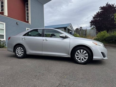 Used 2013 Toyota Camry LE FWD image 2