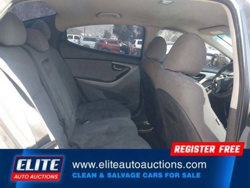 Used 2014 Hyundai Elantra SE image 16