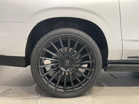 Used 2023 Cadillac Escalade ESV Sport Platinum AWD/4WD image 9