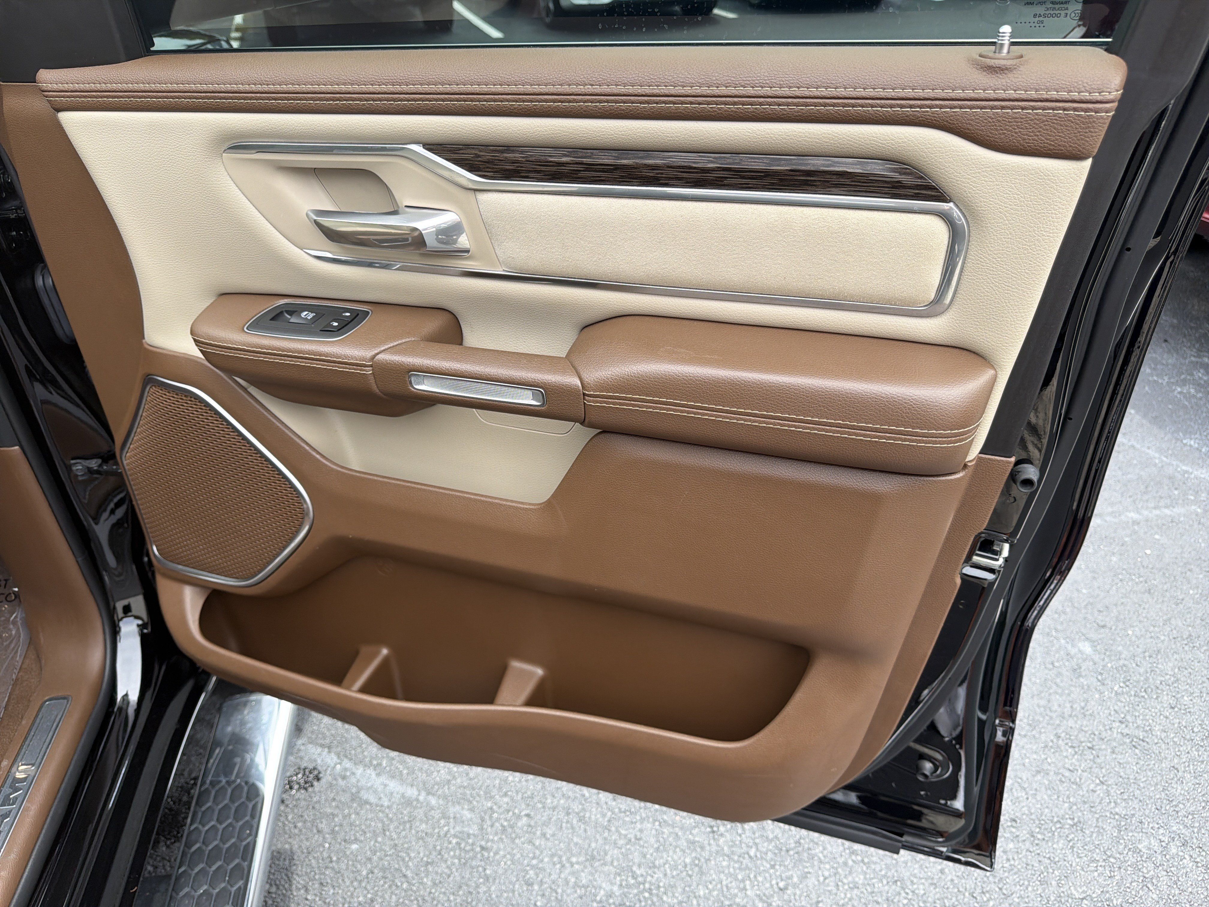 Used 2020 RAM 1500 Laramie AWD/4WD image 14