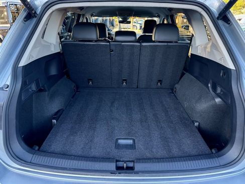 Used 2024 Volkswagen Tiguan SE image 11