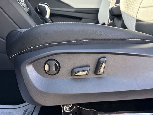 New 2026 Volkswagen Taos SEL image 24