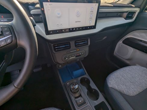 Certified 2025 Ford Maverick XLT w/ XLT Luxury Package image 12