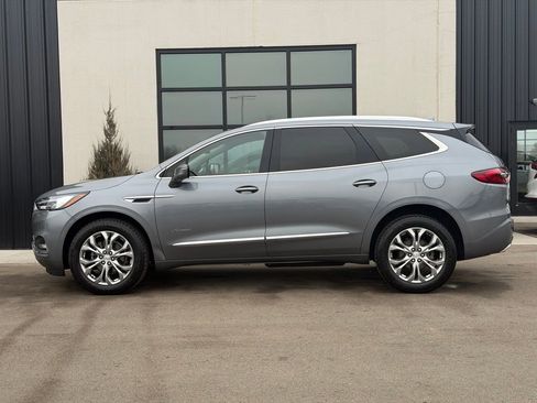 Used 2021 Buick Enclave Avenir w/ Avenir Technology Package image 2