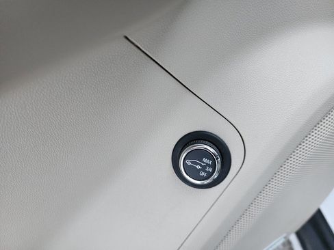 Used 2018 GMC Acadia Denali w/ Technology Package image 28