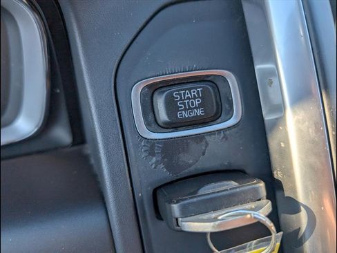 Used 2017 Volvo XC60 T6 Dynamic w/ Preferred Option Package image 15