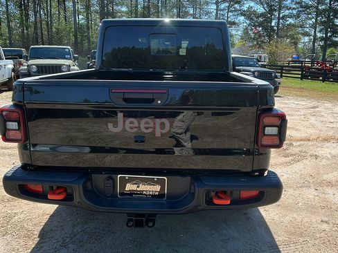 New 2025 Jeep Gladiator Mojave image 9