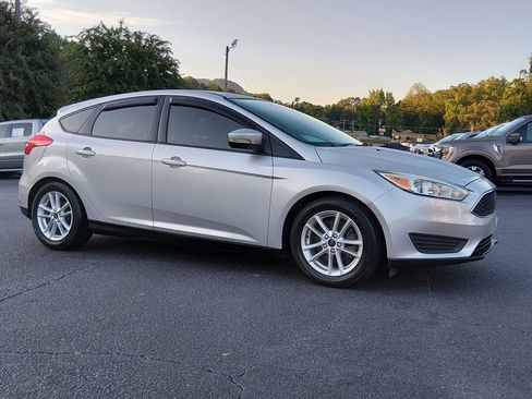 Used 2016 Ford Focus SE FWD image 2