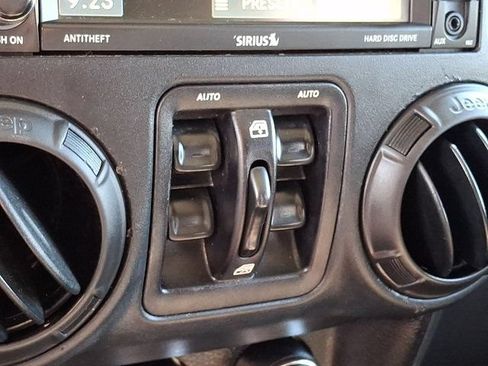 Used 2015 Jeep Wrangler Unlimited Sport w/ Quick Order Package 24S AWD/4WD image 27