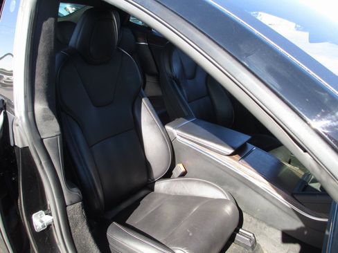 Used 2021 Tesla Model S Plaid image 18