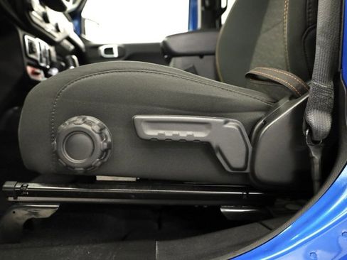 Used 2023 Jeep Gladiator Mojave w/ Cold Weather Group image 11