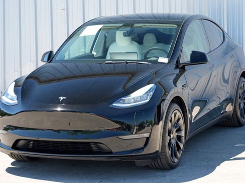 Used 2021 Tesla Model Y Long Range image 49