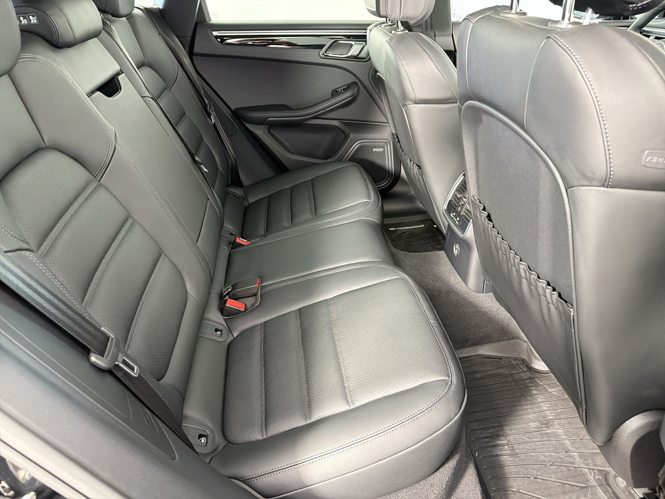 Used 2026 Porsche Macan AWD/4WD image 29