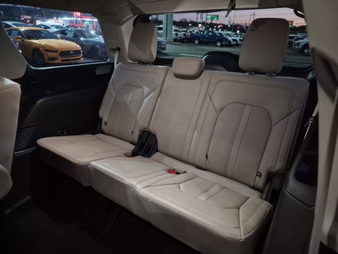 Used 2022 Ford Expedition Limited image 16