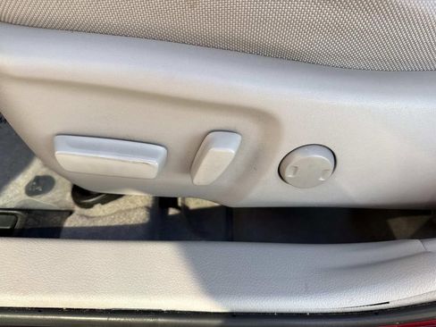 Used 2016 Toyota Camry LE image 27