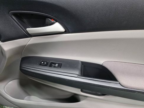 Used 2011 Honda Accord LX-P image 26