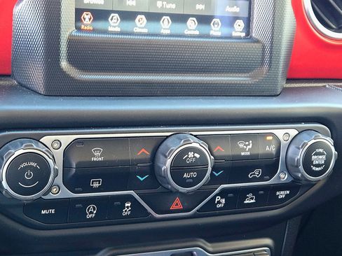 Used 2021 Jeep Wrangler Unlimited Rubicon w/ LED Lighting Group image 17