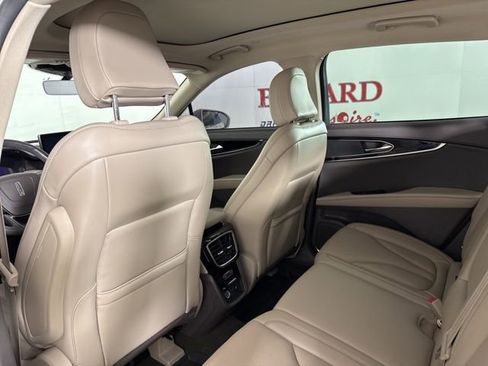 Used 2023 Lincoln Nautilus Reserve image 14