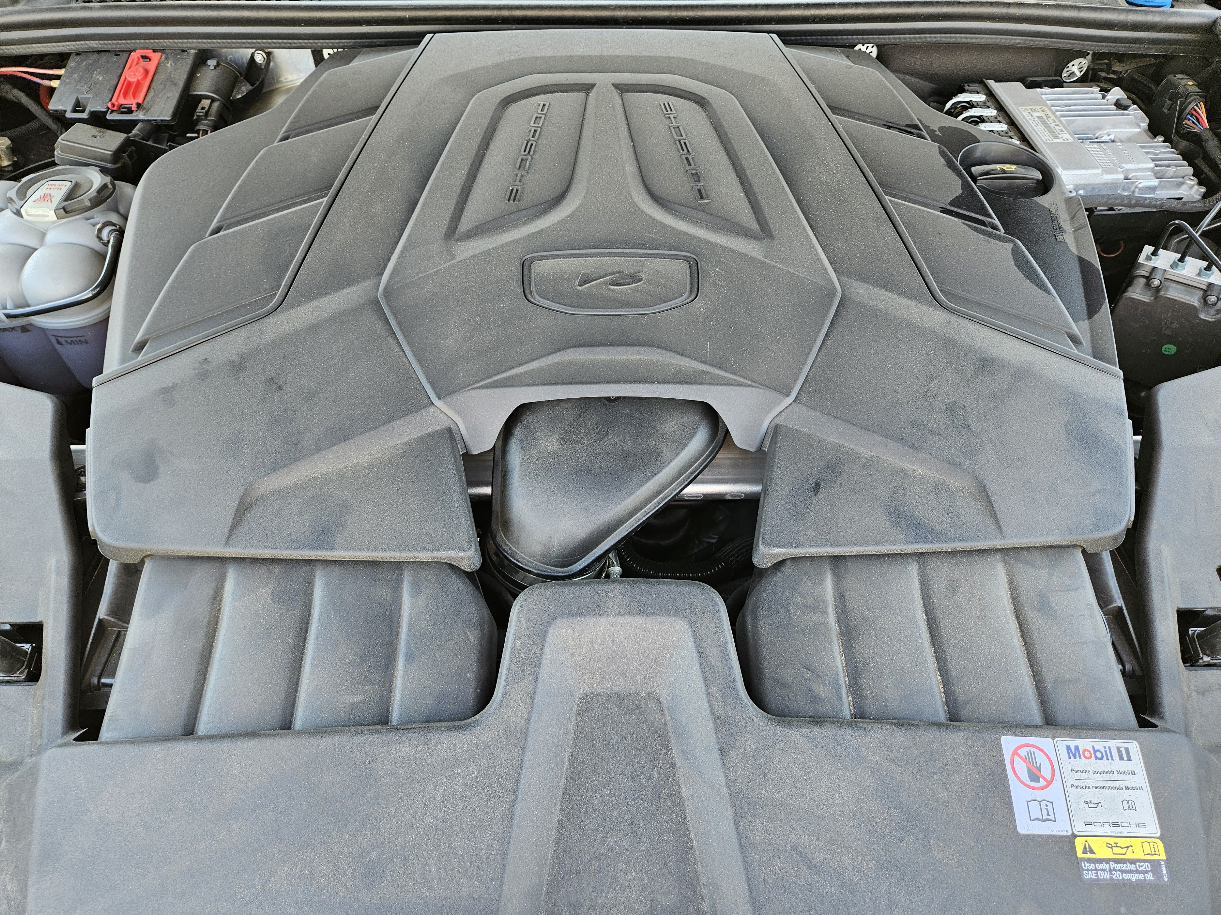 Certified 2024 Porsche Cayenne AWD/4WD image 30