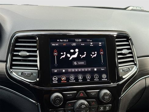 Used 2021 Jeep Grand Cherokee Limited image 22